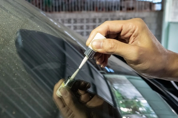 Professional vehicle glass repair